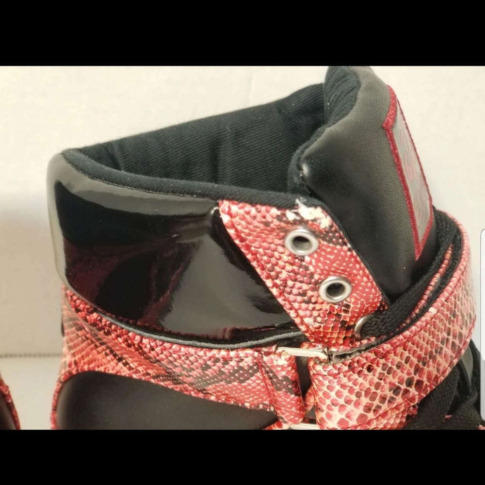 Dereon  Sneakers Size 7...These shoes have a few s - Picture 12 of 12